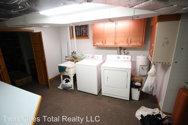 Building Photo - 3 br, 2 bath House - 535 E Minnehaha Parkway
