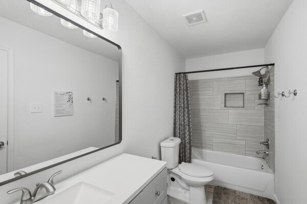 Building Photo - 11210 Log Cabin Ln