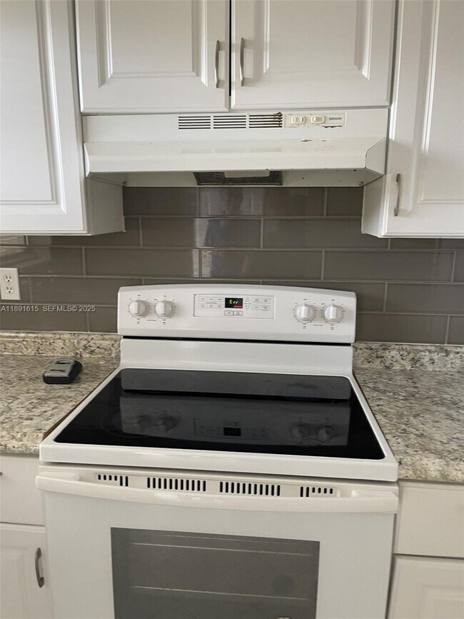 Building Photo - 8285 Sunrise Lakes Blvd