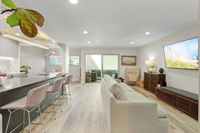 Primary Photo - 4610 Park Granada