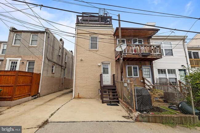 Building Photo - 521 Gittings St