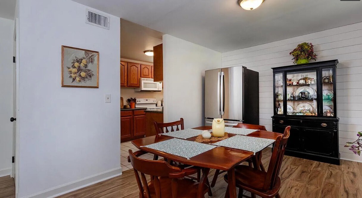 Building Photo - 907 Rhue Haus Ln