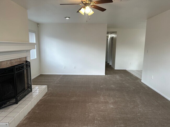 Building Photo - 3+2 In Golden Hills East +Garage!