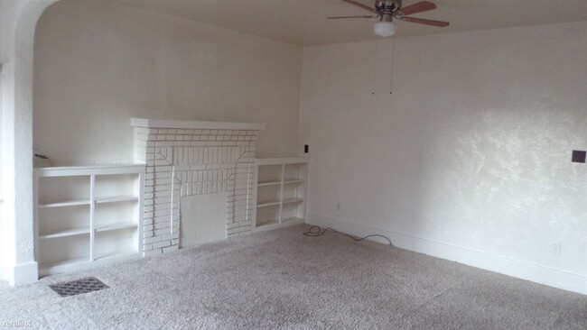 Building Photo - 3 br, 1 bath Triplex - 125 North Chestnut ...