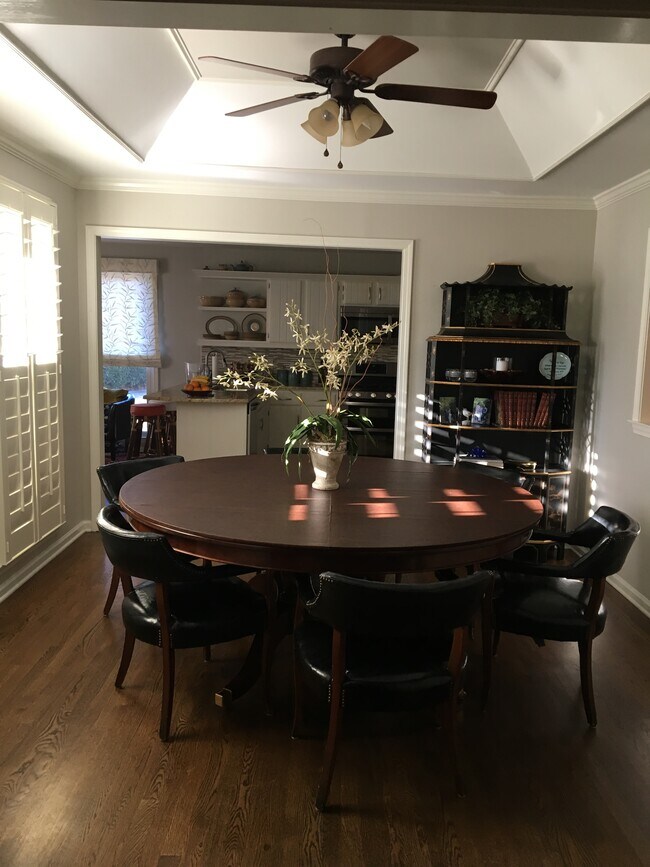 Building Photo - 705 Spring House Circle