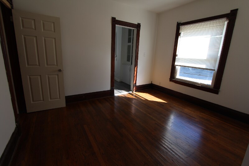 Building Photo - 213 S Lowell Ave