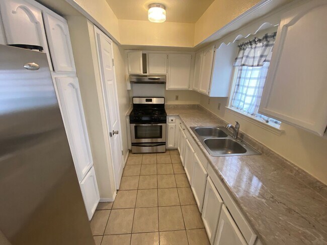 Building Photo - EASTSIDE HOME FOR RENT