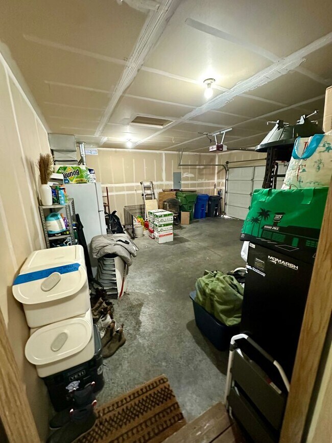 Building Photo - ***PENDING APPLICATIONS***3 Bed/2 Bath Qui...
