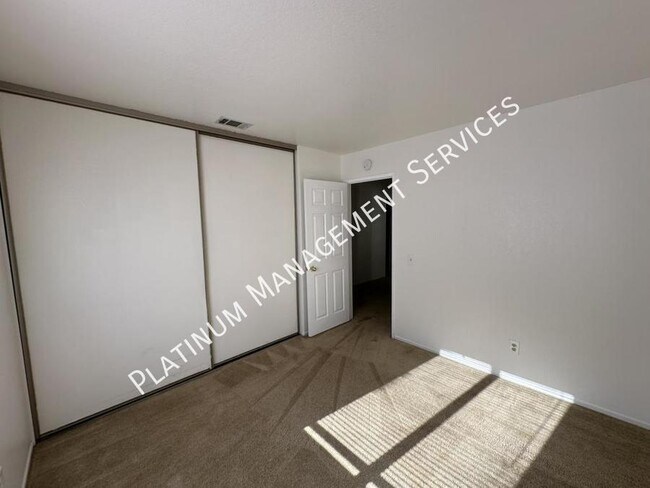 Building Photo - 1611 Kings Rd