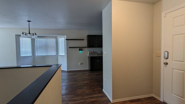Building Photo - 5444 Hicks Dr