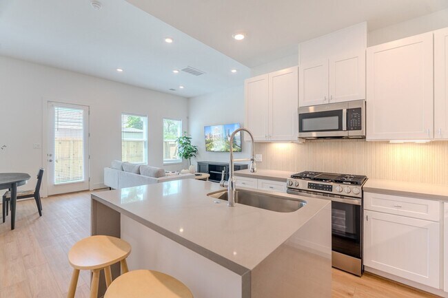 Building Photo - 7613 Victory Reserve St