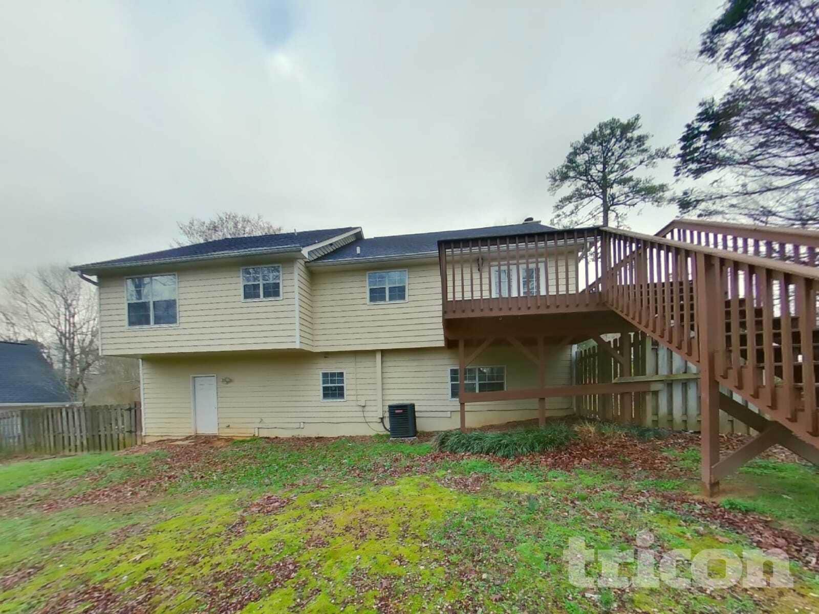 Building Photo - 3935 Piper Glen Dr NE