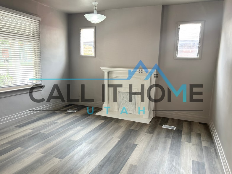 Living room 1 - 935 S 700 E