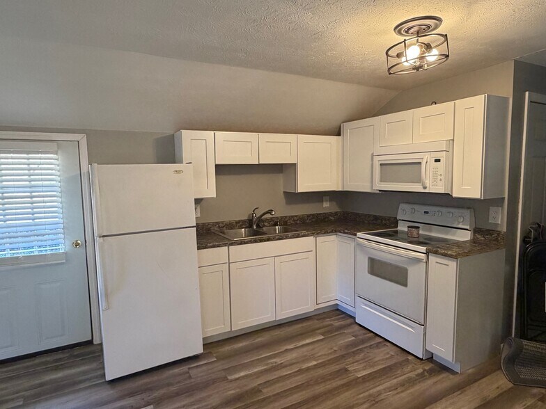 Building Photo - 1470 Gulley River Rd