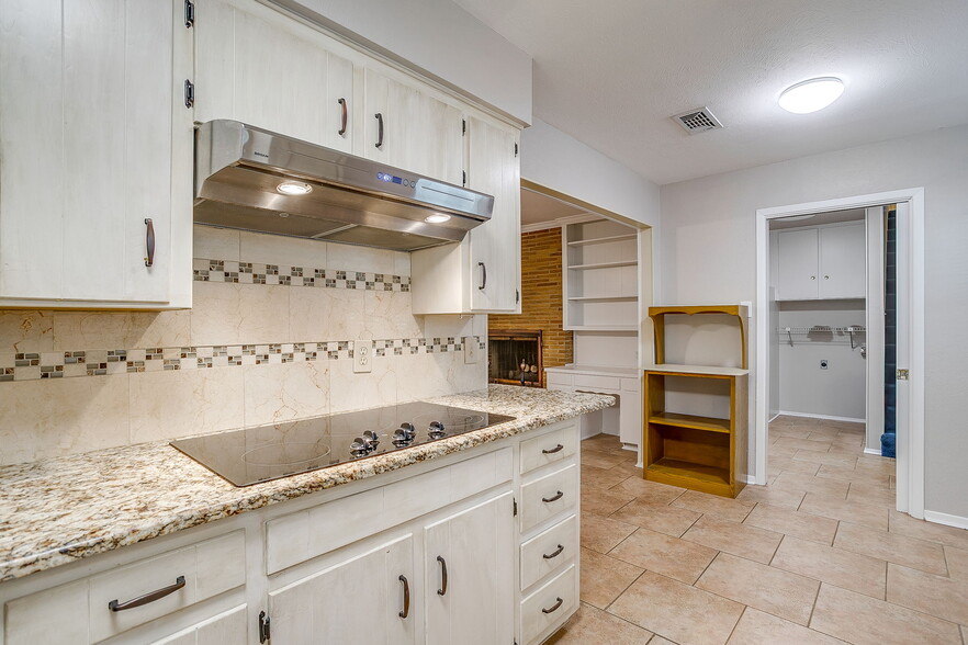 Building Photo - 1706 Larkspur Dr