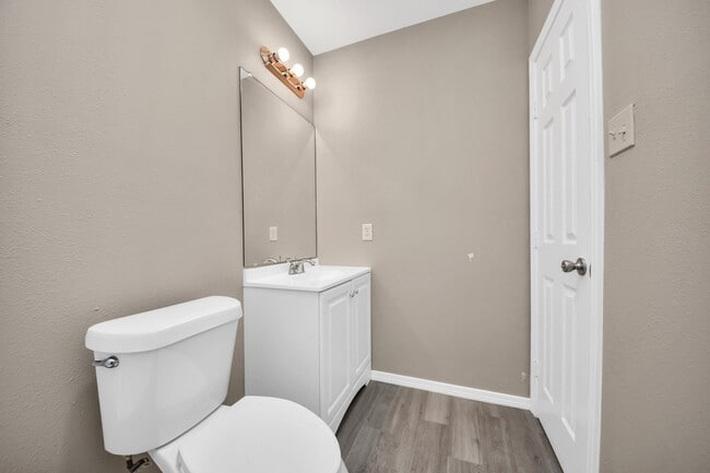 Building Photo - 17111 River Rd