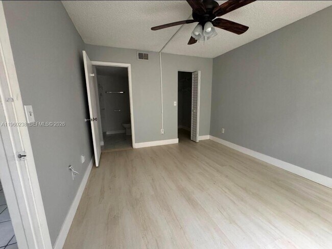 Building Photo - 20810 NE 8th Ct