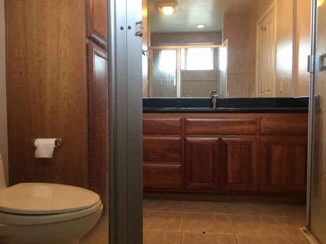 Building Photo - Single Story 3 Bedroom 2.5 Bath Home,