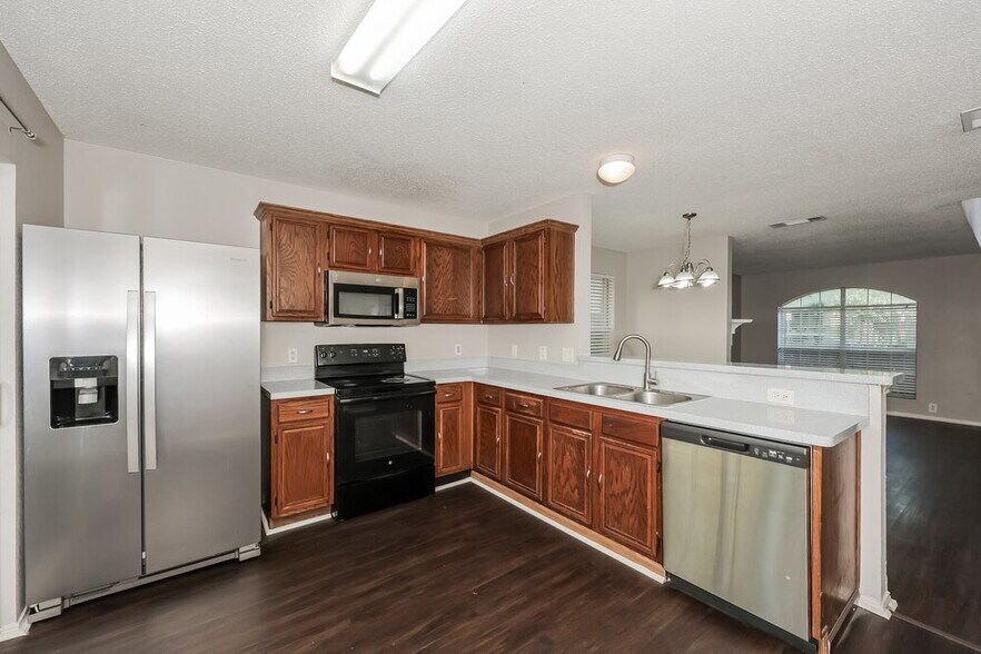 Building Photo - 216 High Pointe Ln