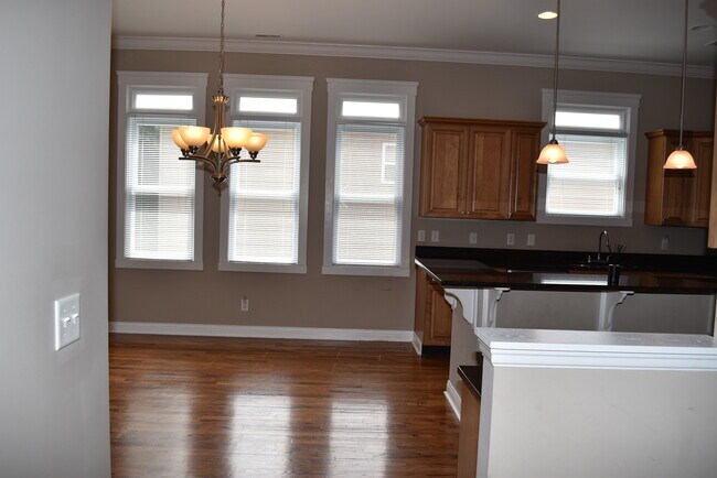 Building Photo - 2105 Herrick Ave