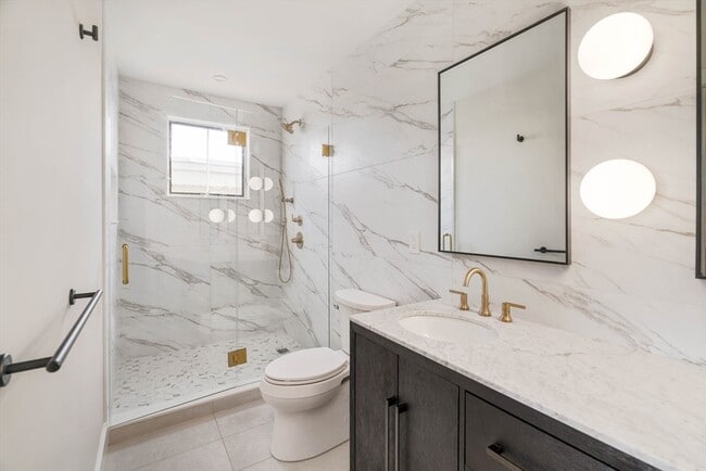 Building Photo - 272 E Eagle St