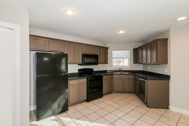 Building Photo - 214 N Native Ln