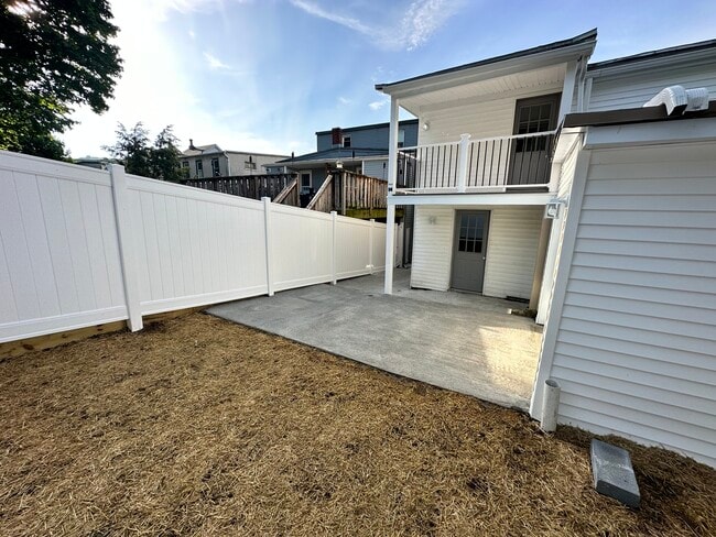 Building Photo - 113 N Coal St