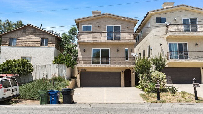 Building Photo - Newly constructed Townhouse Ready To Move-in