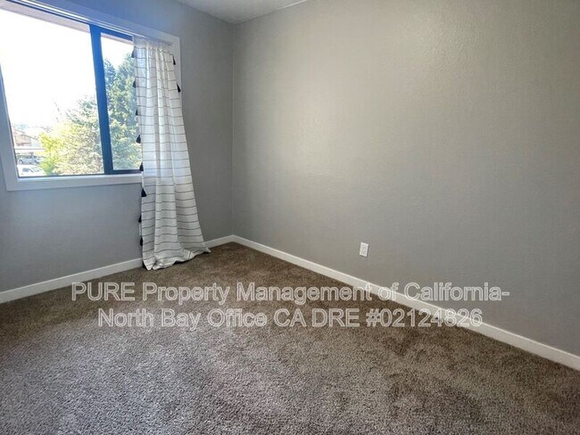 Building Photo - 210 Park Pl Dr