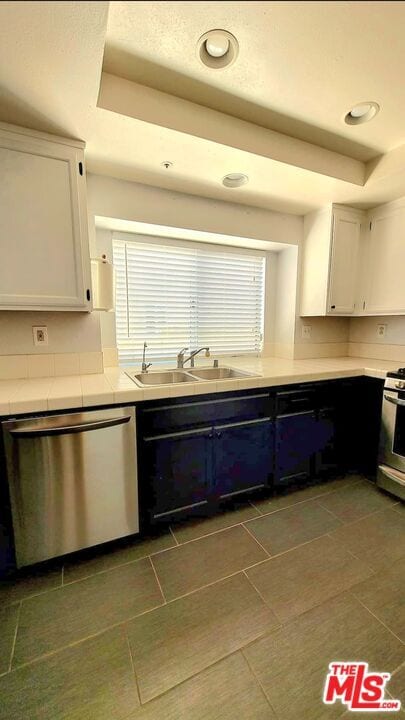 Building Photo - 15180 Carnation St