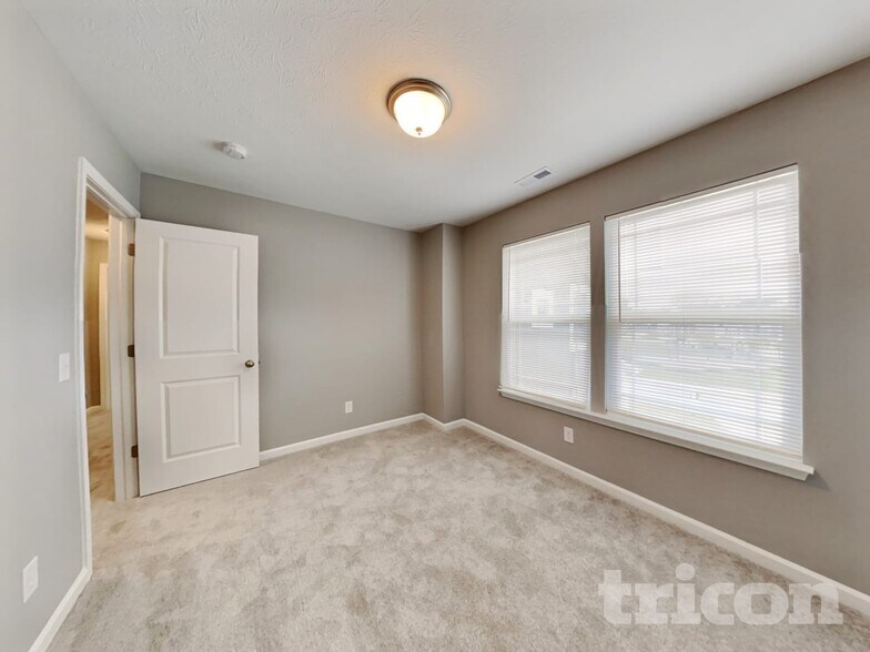 Building Photo - 303 Thomas Point Dr