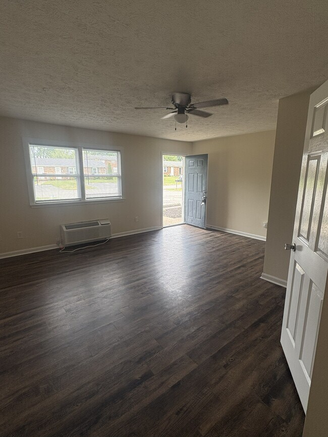 Building Photo - 1720 McGregor Ct