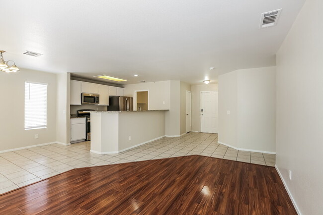 Building Photo - 5337 N Padero Dr