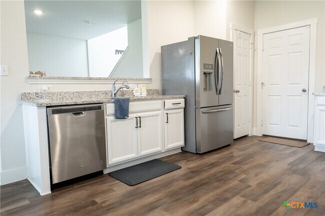 Building Photo - 804 Sweetgrass