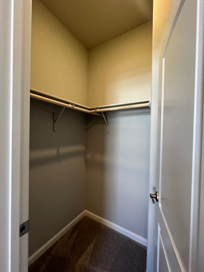 Building Photo - 4/2.5 GORGEOUS Townhome in Minden!