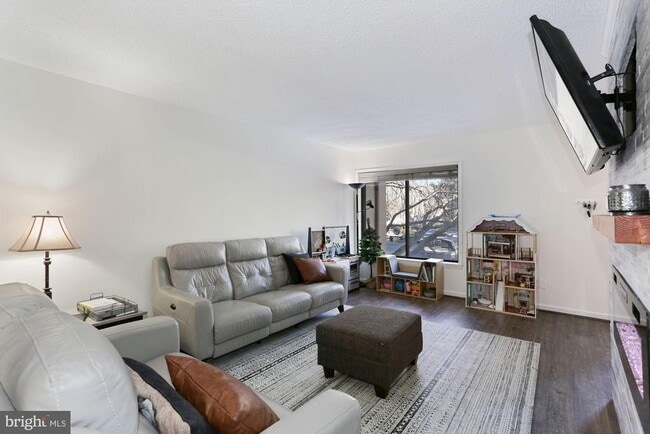 Building Photo - 2104 Cartwright Pl