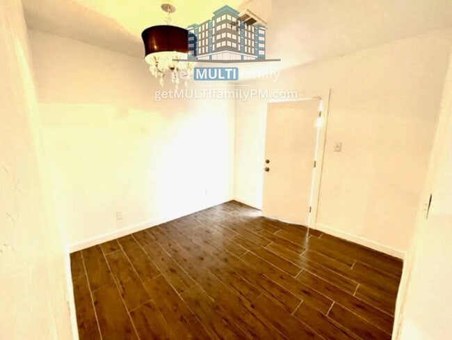 Building Photo - 1402 E McKinley St