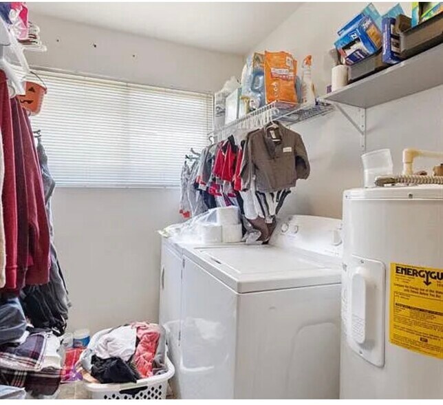 Building Photo - 447 Mabel Dr