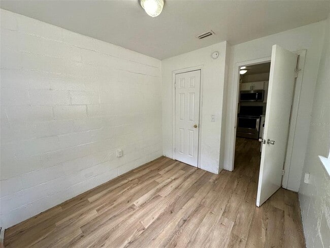 Building Photo - 647 NE Waldo Rd