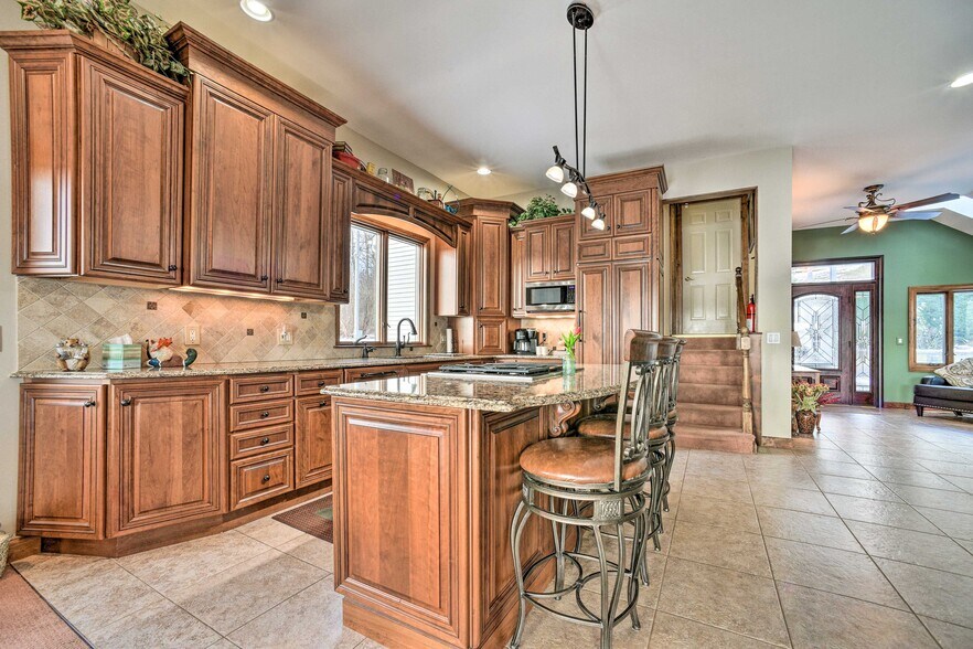 Fully stocked kitchen - 5027 Harp Dr