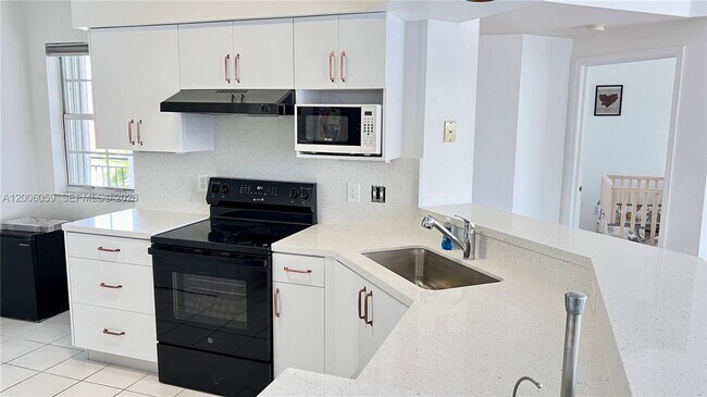 Building Photo - 3255 NE 184th St