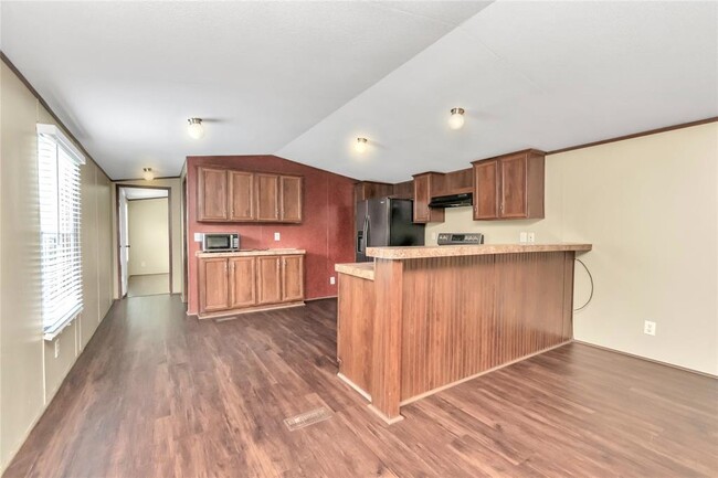 Building Photo - 101 Maple Ln
