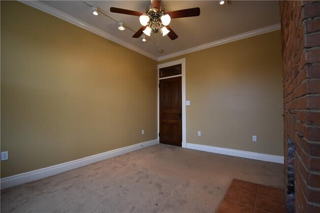 Building Photo - 4214 Post St