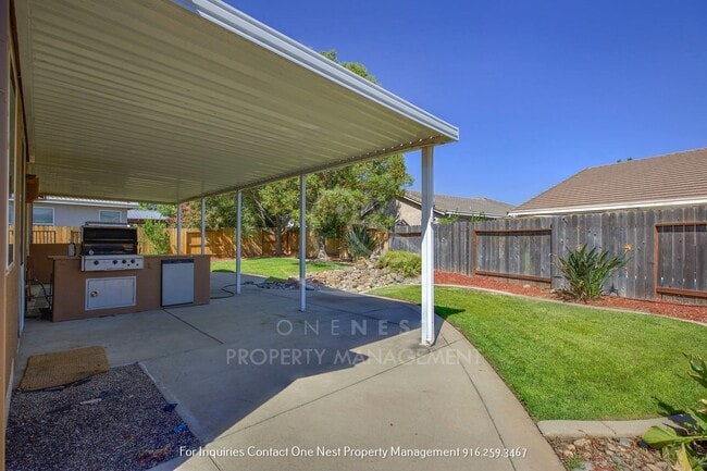 Building Photo - Beautiful 4 BD 2 BA Lincoln Home