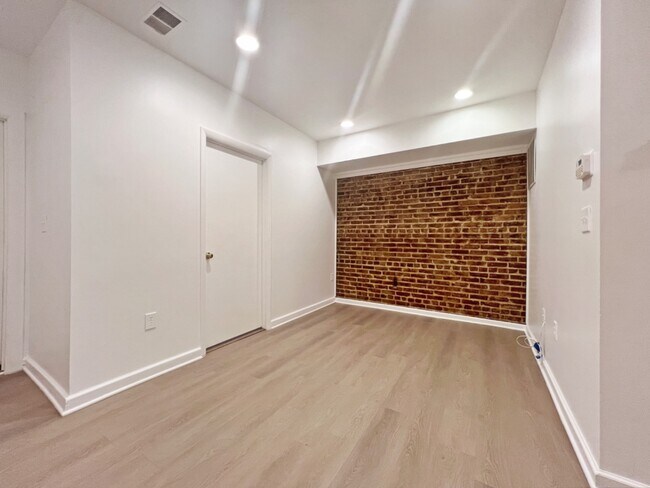 Building Photo - 1717 Trinidad Ave NE