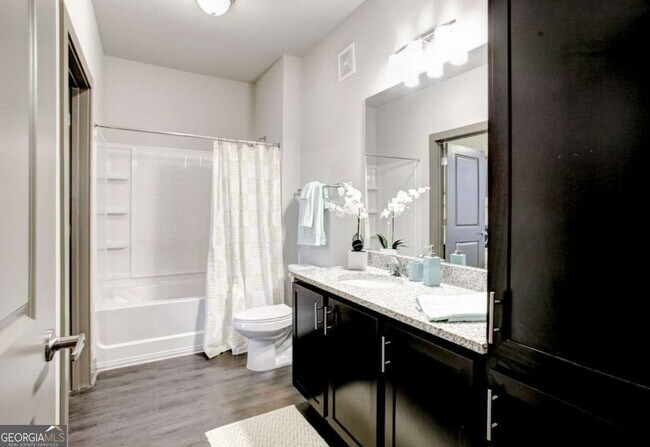 Building Photo - 800 Milwood St