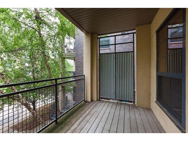 Building Photo - 2565 Franklin Ave