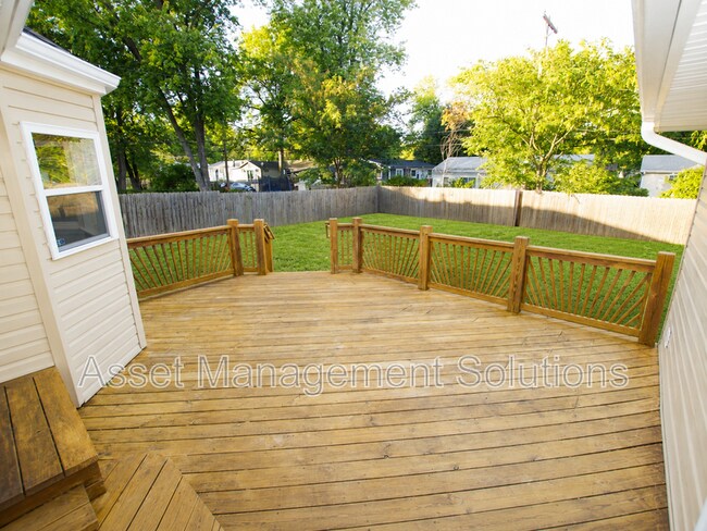 Building Photo - 723 Riderwood Dr