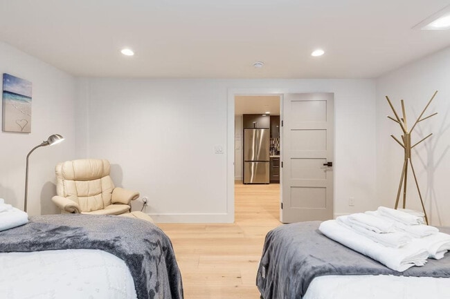 Building Photo - 115 110th Pl SE