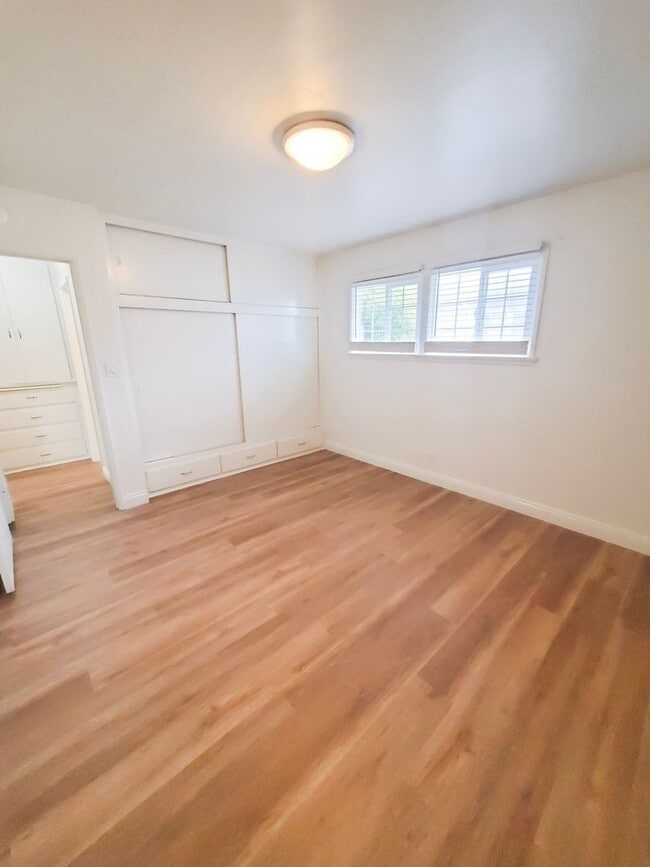 Building Photo - 810 Buena Vista